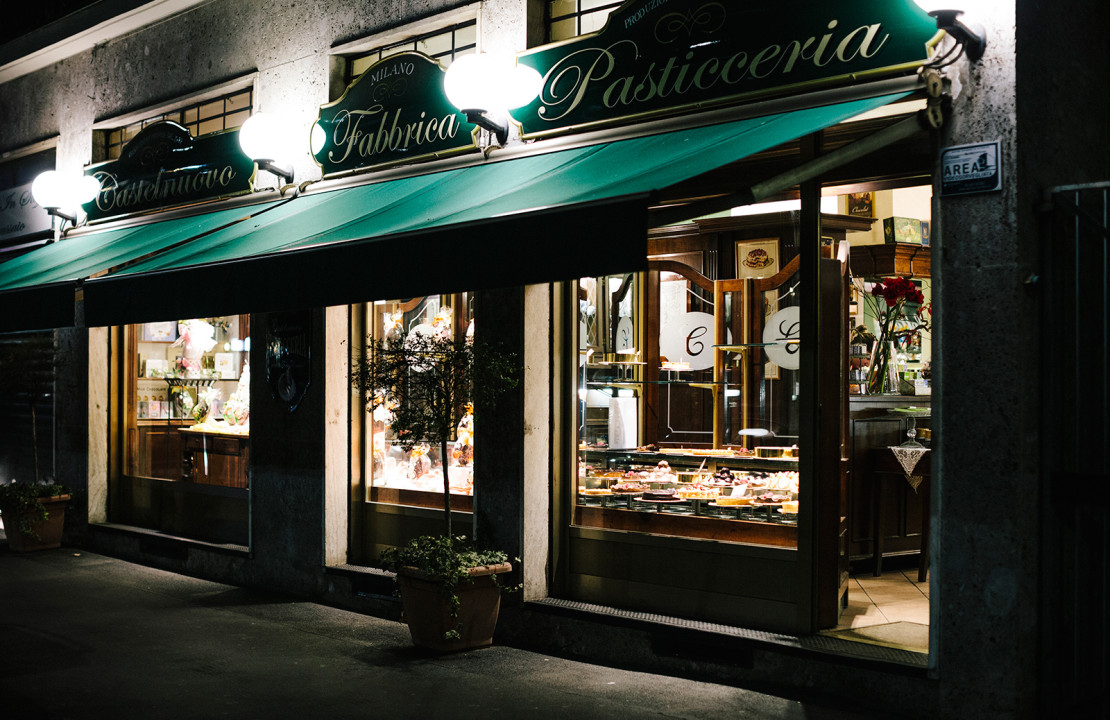 vetrina del negozio della Pasticceria Castelnuovo